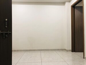 Room in 1.5 BHK Builder Floor at Sector 23a – for Rent