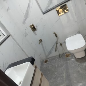 Bathroom in 3 BHK Builder Floor at Smart World Orchard, Sector 61 – for Rent