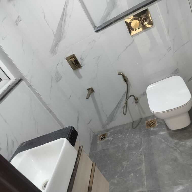 Bathroom, smart-world-orchard 3 Bedroom 2100 Sq.Ft. Builder Floor In Sector 61 Gurgaon 10015517