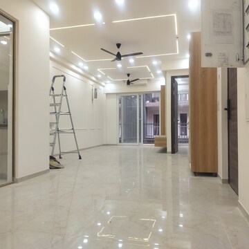 Room in 3 BHK Builder Floor at Smart World Orchard, Sector 61 – for Rent