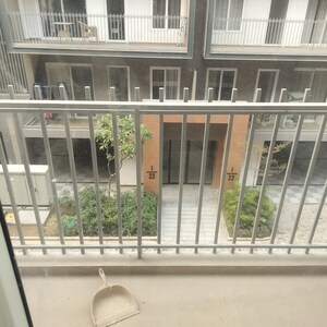 Balcony in 3 BHK Builder Floor at Smart World Orchard, Sector 61 – for Rent