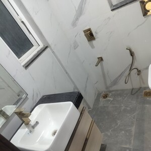 Bathroom in 3 BHK Builder Floor at Smart World Orchard, Sector 61 – for Rent