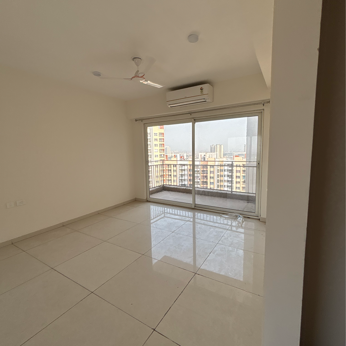 4 BHK 1348 Sq.Ft. Apartment in Shapoorji Pallonji Joyville Tower Crown