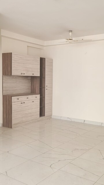 Room in 2.5 BHK Apartment at Mantri Lithos, Thanisandra – for Rent