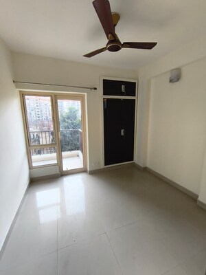 Room in 2 BHK Apartment at Panchsheel Greens, Sector 16 Greater Noida – for Rent