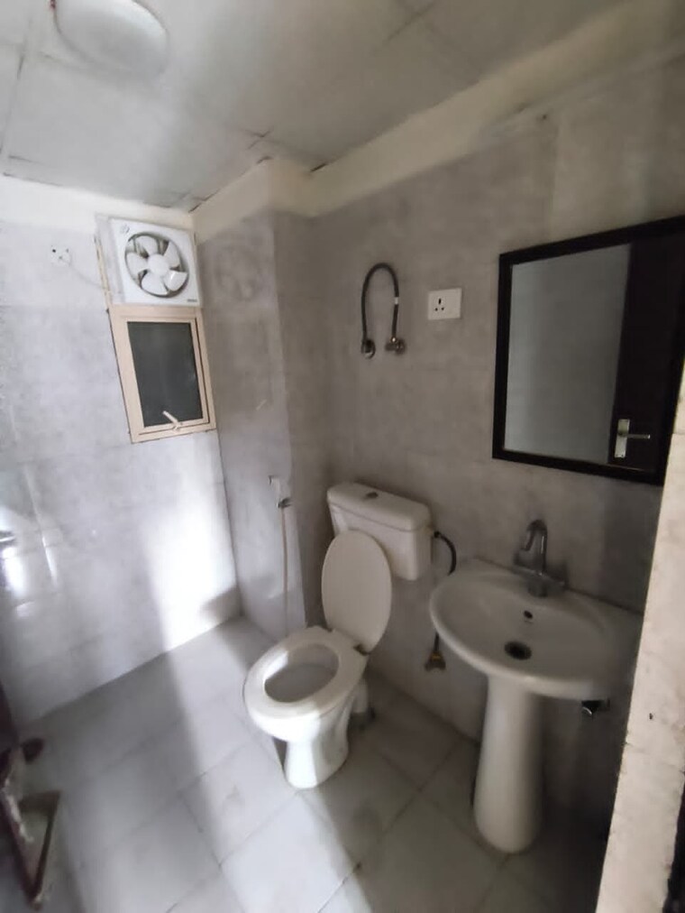 Bathroom, panchsheel-greens 2 Bedroom 915 Sq.Ft. Apartment In Sector 16 Greater Noida Greater Noida 10015569