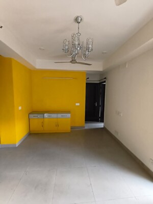 Room in 2 BHK Apartment at Panchsheel Greens, Sector 16 Greater Noida – for Rent