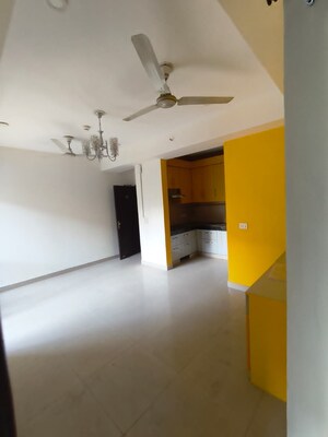 Room in 2 BHK Apartment at Panchsheel Greens, Sector 16 Greater Noida – for Rent