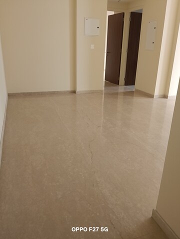 Room in 3 BHK Apartment at Lodha Sterling, Kolshet Road – for Rent