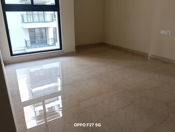 Room in 3 BHK Apartment at Lodha Sterling, Kolshet Road – for Rent