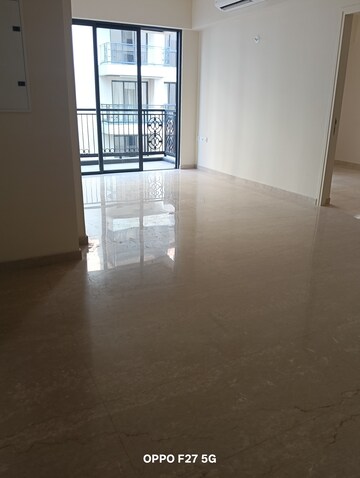 Room in 3 BHK Apartment at Lodha Sterling, Kolshet Road – for Rent