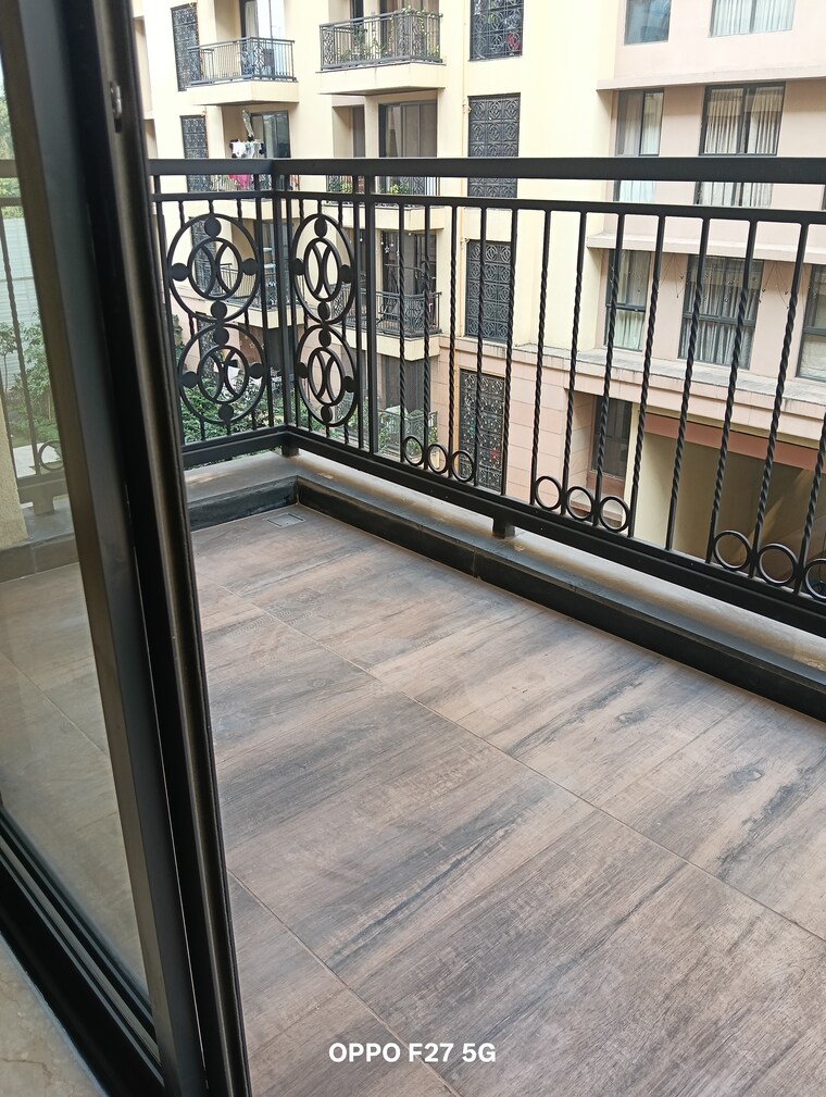 Balcony, lodha-sterling 3 Bedroom 977 Sq.Ft. Apartment In Kolshet Road Thane 10015536