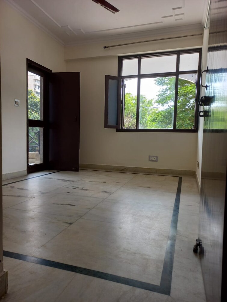 Room, sector 18 dwarka 2 Bedroom 1300 Sq.Ft. Apartment In Sector 18 Dwarka Delhi 10015544