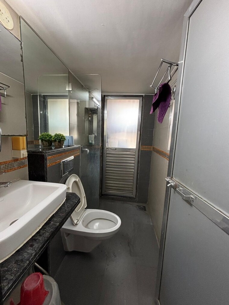 Bathroom, aspen-park 2 Bedroom 593 Sq.Ft. Apartment In Goregaon East Mumbai 10015545