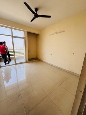 Room in 1 BHK Apartment at Mehak Jeevan, Raj Nagar Extension – for Rent