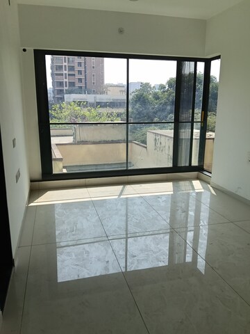 Room in 3 BHK Apartment at Santacruz West – for Sale