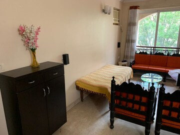 Bedroom in 2 BHK Apartment at Hiranandani Meadows, Manpada – for Rent