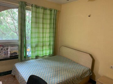 Bedroom in 2 BHK Apartment at Hiranandani Meadows, Manpada – for Rent