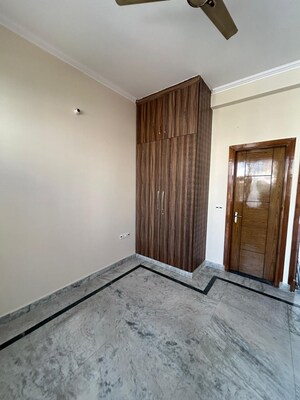 Room in 3 BHK Villa at Palam Vihar – for Rent