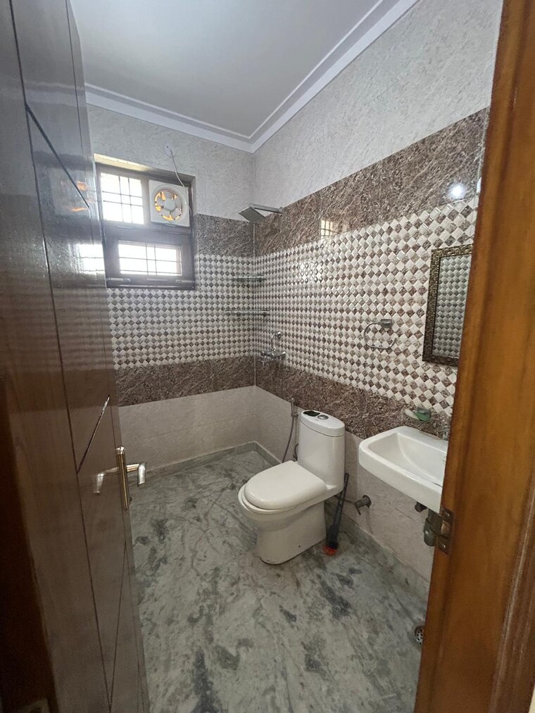 Bathroom, palam vihar 3 Bedroom 1800 Sq.Ft. Villa In Palam Vihar Gurgaon 10015814