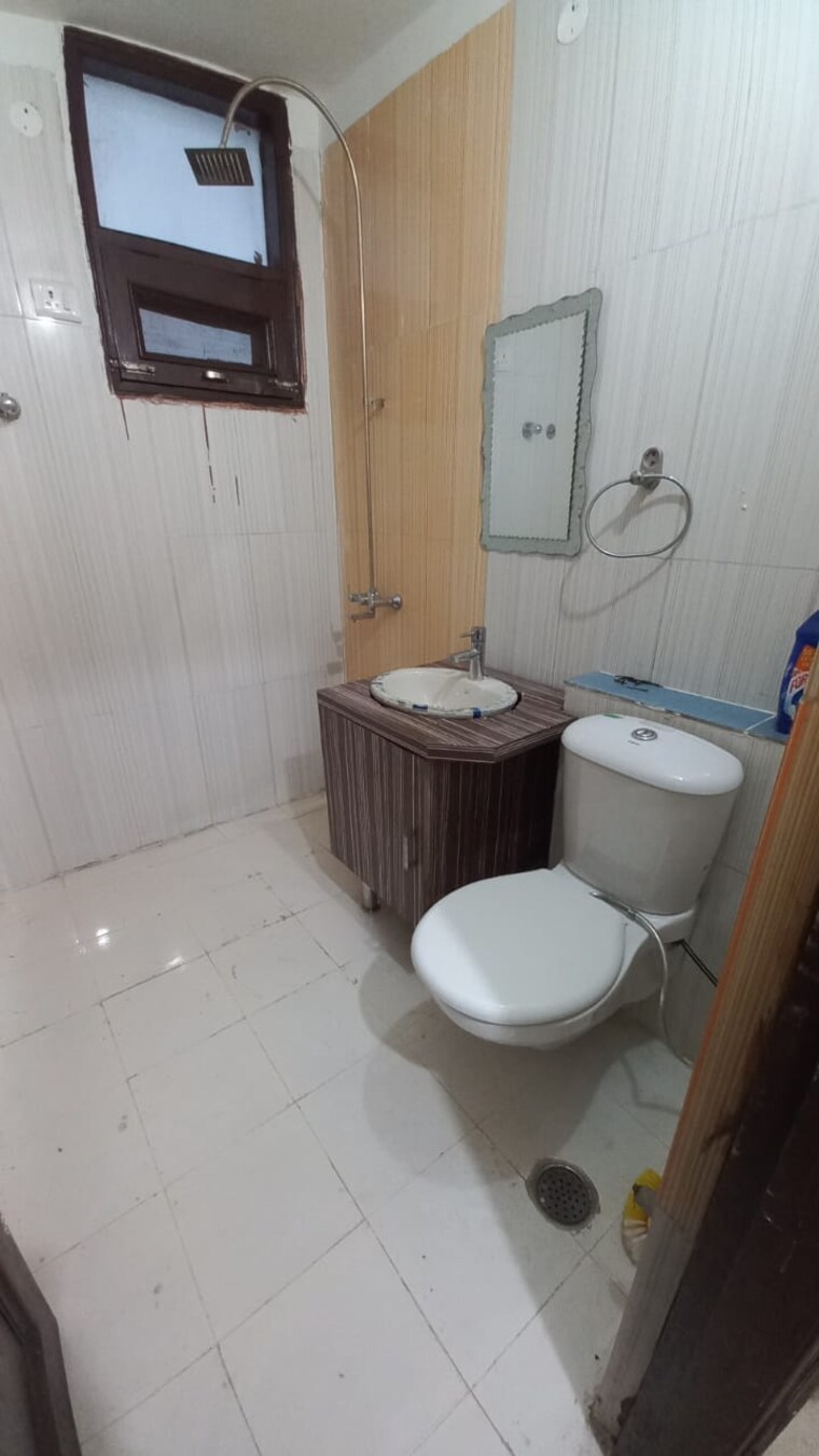 Bathroom, pir machalla 3 Bedroom 1850 Sq.Ft. Apartment In Pir Machalla Zirakpur 10015826