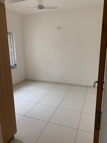 Room in 2 BHK Apartment at Hsr Layout – for Rent