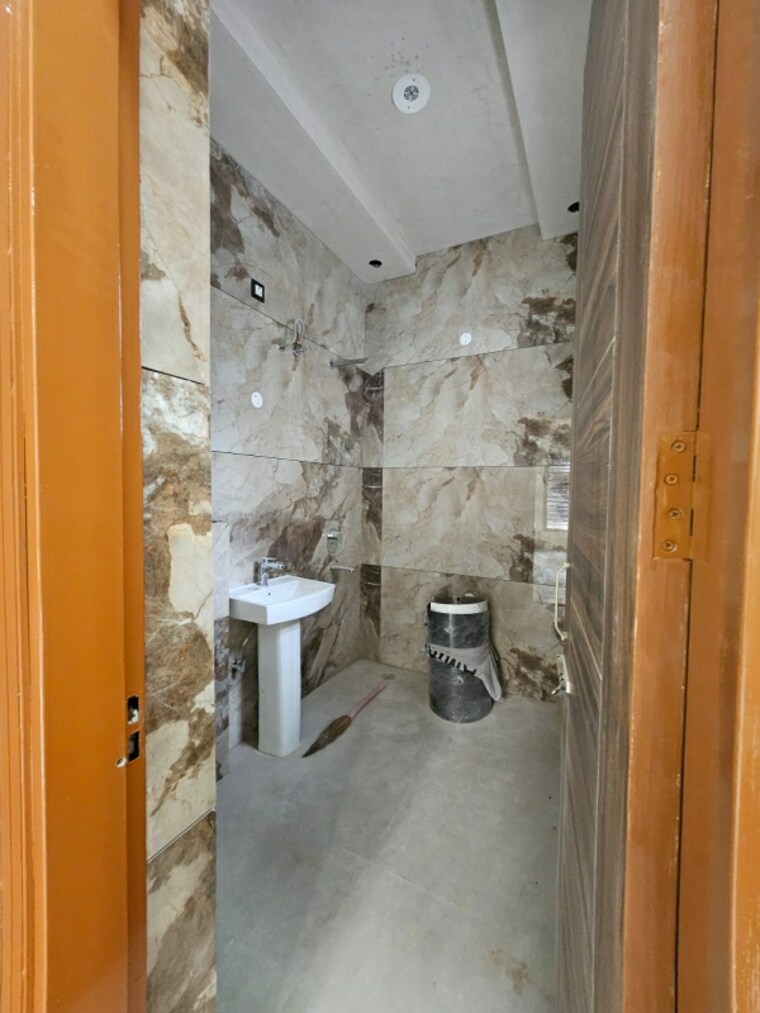 Bathroom, sector 125 4 Bedroom 150 Sq.Yd. Independent House In Sector 125 Mohali 10015827