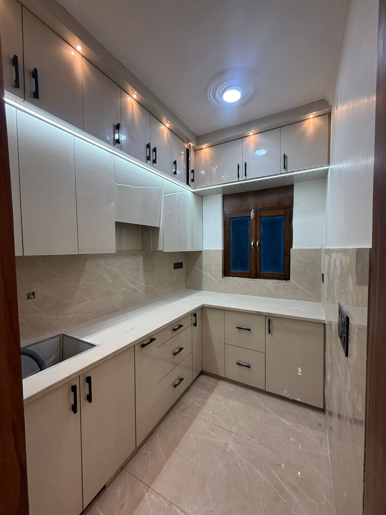 Kitchen, vaishali sector 2 3 Bedroom 200 Sq.Mt. Builder Floor In Vaishali Sector 2 Ghaziabad 10015942