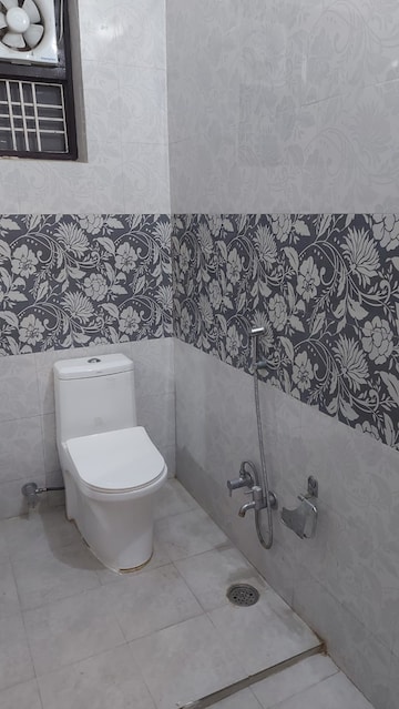 Bathroom in 3 BHK Builder Floor at DLF Vibhuti Khand, Gomti Nagar – for Rent