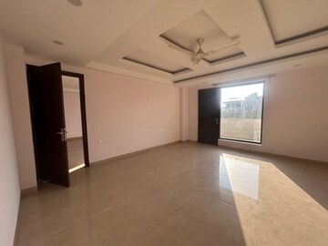 Room in 3 BHK Builder Floor at Sector 23 – for Rent