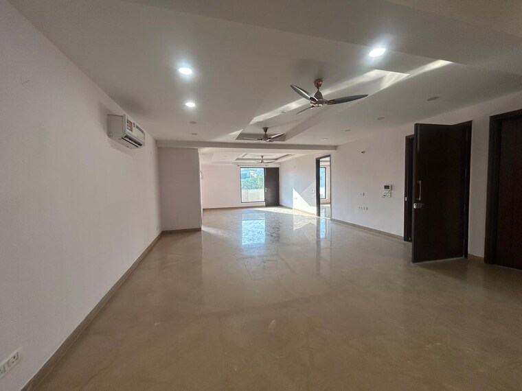 Room, sector 23 3 Bedroom 1800 Sq.Ft. Builder Floor In Sector 23 Gurgaon 10016082