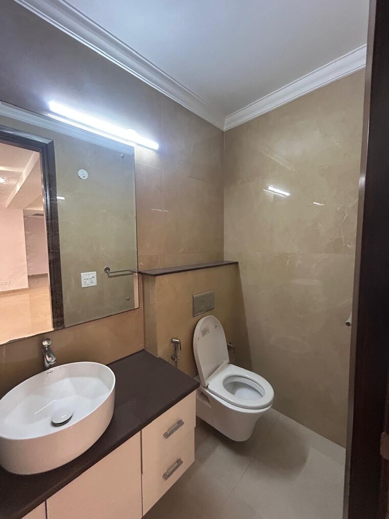 Bathroom, sector 23 3 Bedroom 1800 Sq.Ft. Builder Floor In Sector 23 Gurgaon 10016082