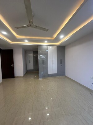 Room in 3 BHK Builder Floor at Sector 23 – for Rent