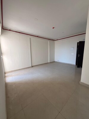 Room in 2.5 BHK Apartment at Signature Global Prime, Sector 63a – for Sale