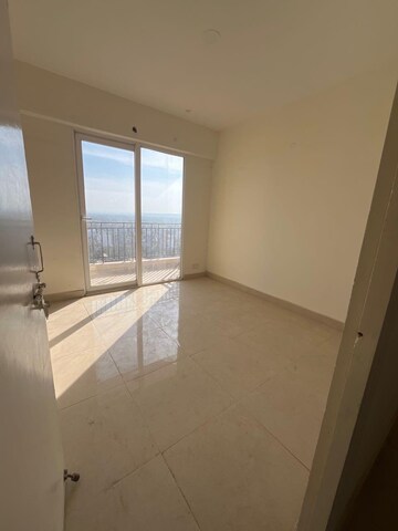 Room in 2.5 BHK Apartment at Signature Global Prime, Sector 63a – for Sale