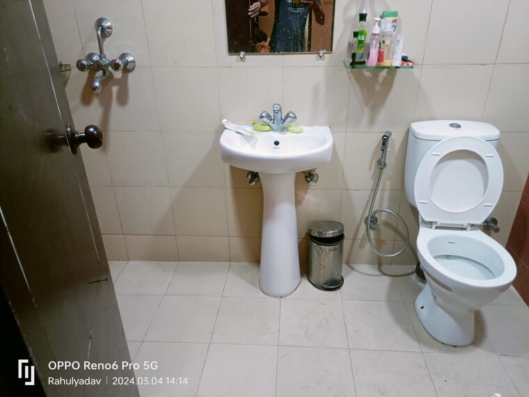 Bathroom, mahagun-mywoods 2 Bedroom 935 Sq.Ft. Apartment In Sector 16c Greater Noida Greater Noida 10016323