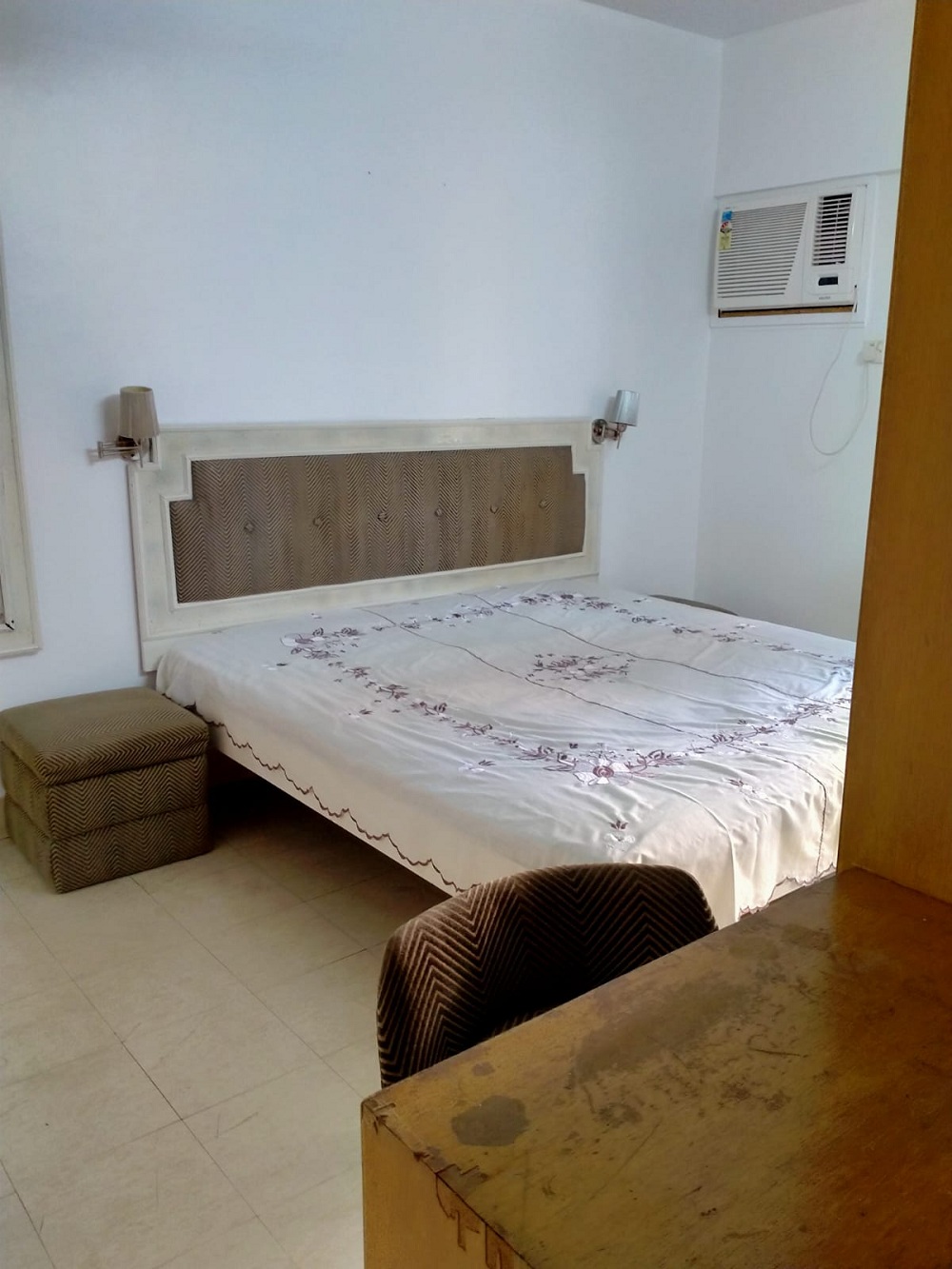 1 BHK + Pooja Room Apartment For Rent in Bandra West