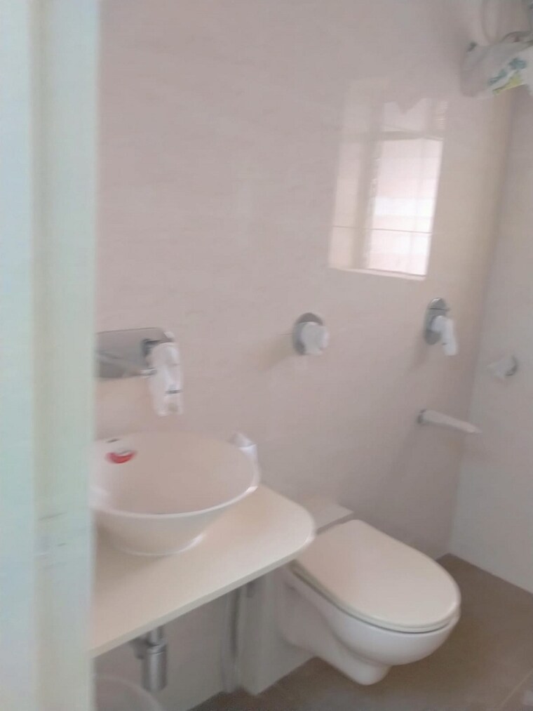 Bathroom, bandra west 1 Bedroom 500 Sq.Ft. Apartment In Bandra West Mumbai 10016316