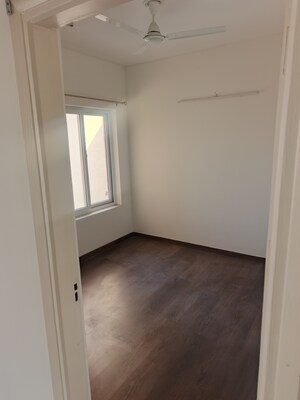 Room in 4 BHK Villa at Bptp Park Floors I, Sector 77 – for Rent