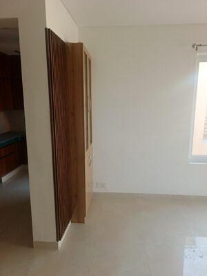 Furnished Amenities in 4 BHK Villa at Bptp Park Floors I, Sector 77 – for Rent