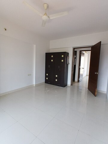 Room in 3 BHK Apartment at Marvel Citrine, Kharadi – for Rent