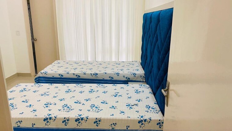 Room, sector 135 Pg For Boys In Sector 135 10016460