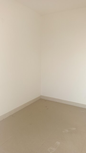 Room in 2 BHK Apartment at Signature Global City 63A, Sector 63a – for Sale