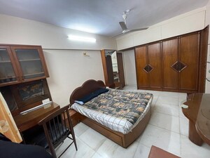 Bedroom in 1 BHK Apartment at Bandra West – for Rent