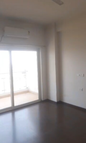 Room in 3 BHK Apartment at Shree Vardhman Victoria, Sector 70 – for Rent