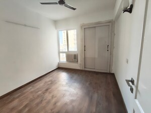 Room in 2.5 BHK Apartment at Silverglades The Melia, Sohna Sector 35 – for Rent