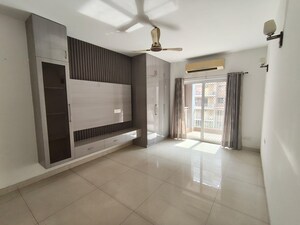 Room in 2.5 BHK Apartment at Silverglades The Melia, Sohna Sector 35 – for Rent