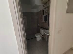 Bathroom in 2.5 BHK Apartment at Silverglades The Melia, Sohna Sector 35 – for Rent