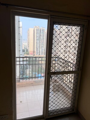 Room in 2 BHK Apartment at Ajnara Le Garden, Sector 16b Greater Noida – for Rent