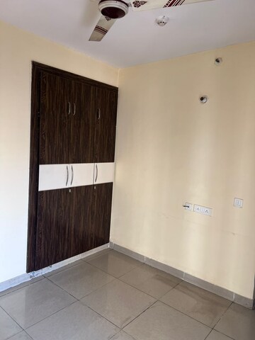 Room in 2 BHK Apartment at Ajnara Le Garden, Sector 16b Greater Noida – for Rent